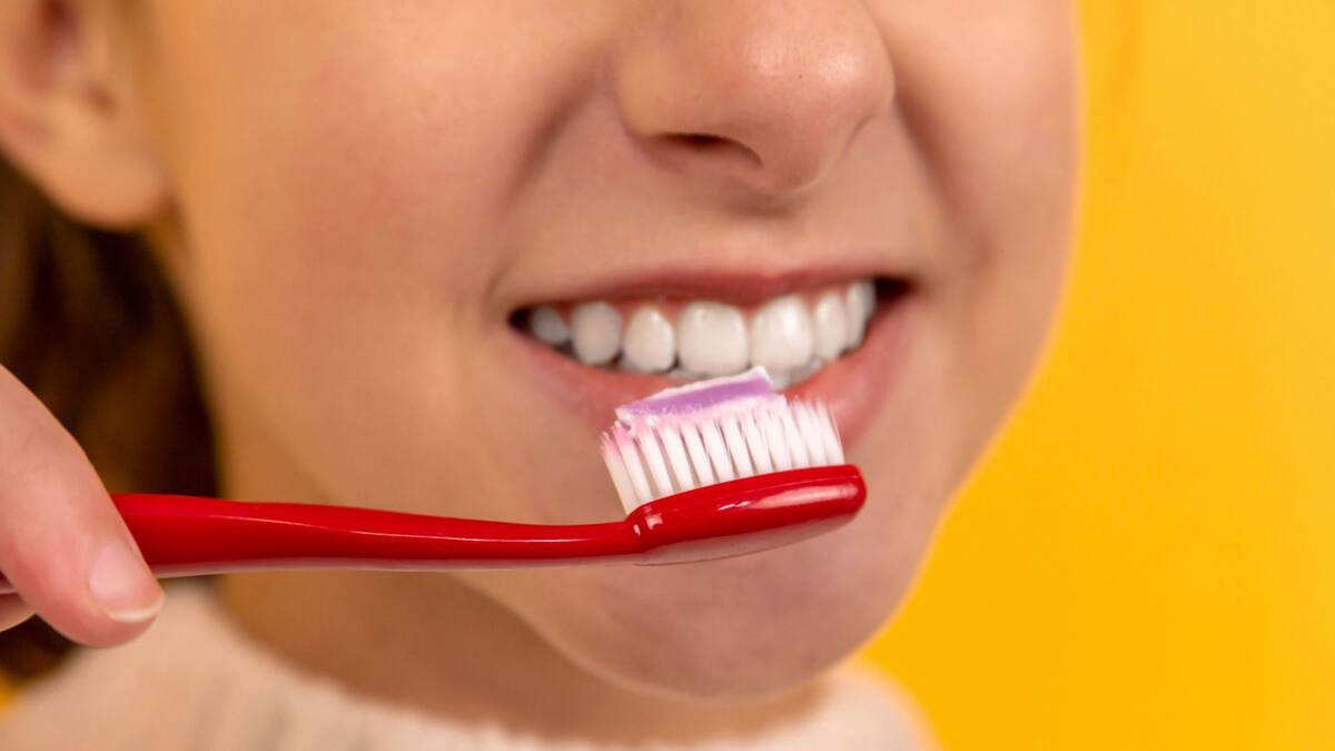 Una importante pasta dental fue prohibida por ANMAT. Foto: Unsplash.