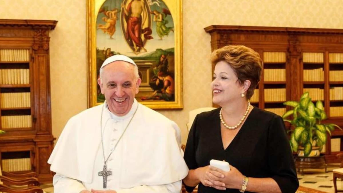 La expresidenta de Brasil Dilma Rousseff recordó al Papa Francisco tras haberse cumplido un año de su muerte: “Fue un hombre que iluminó la Tierra”