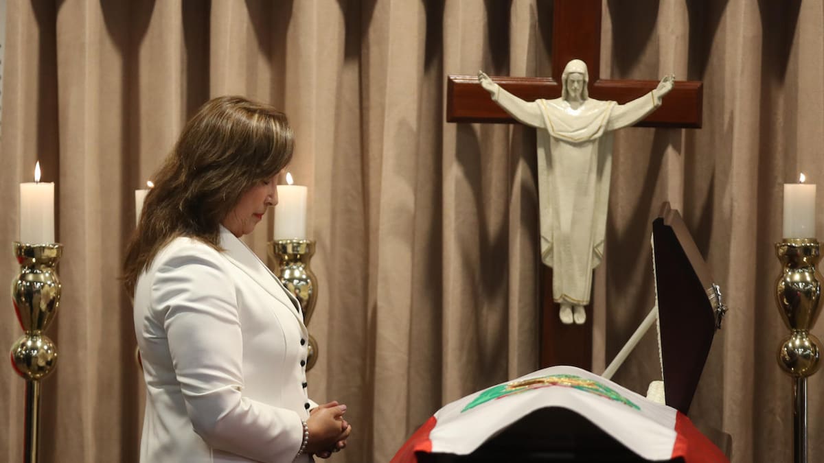 Dina Boluarte en el último adiós a Alberto Fujimori. Foto: EFE