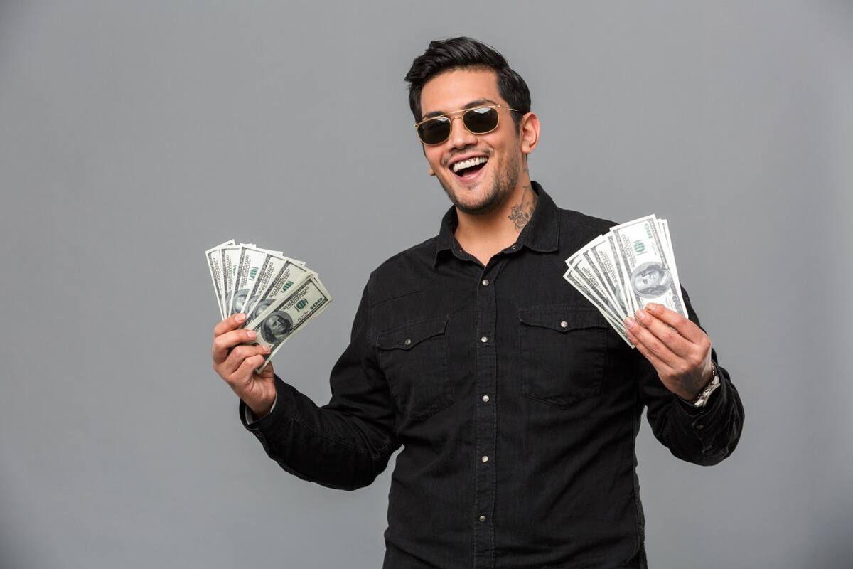 Dinero, horóscopo. Foto: Freepik