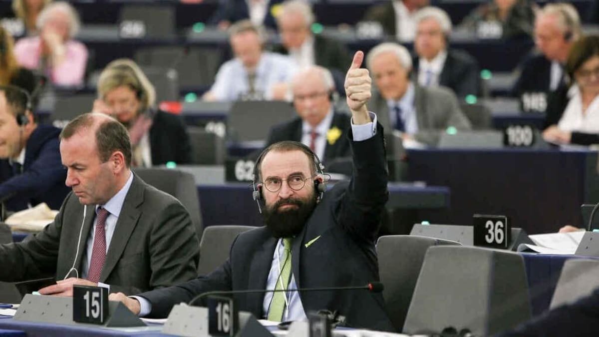 Diputado belga Szájer involucrado en escándalo