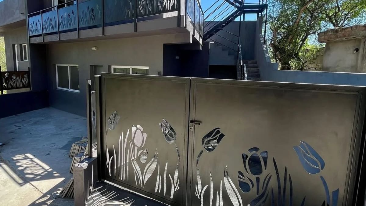 Diseño de chapas perforadas para el exterior de la casa.