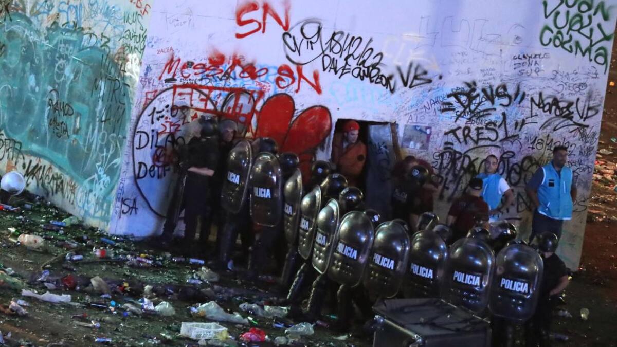 Disturbios en el Obelisco. Foto: EFE.