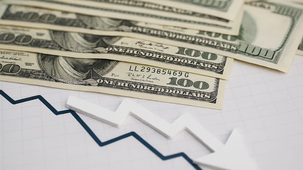 Pese a la volatilidad global, el dólar cae en la Argentina: qué están viendo los analistas y cómo puede seguir en los próximos meses