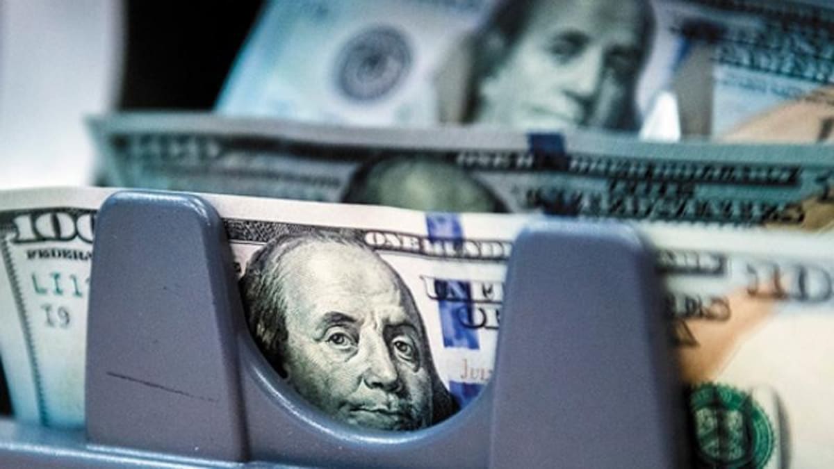 Así es la estrategia del Gobierno para que el dólar no supere los $1500: la decisión del Tesoro y el Banco Central