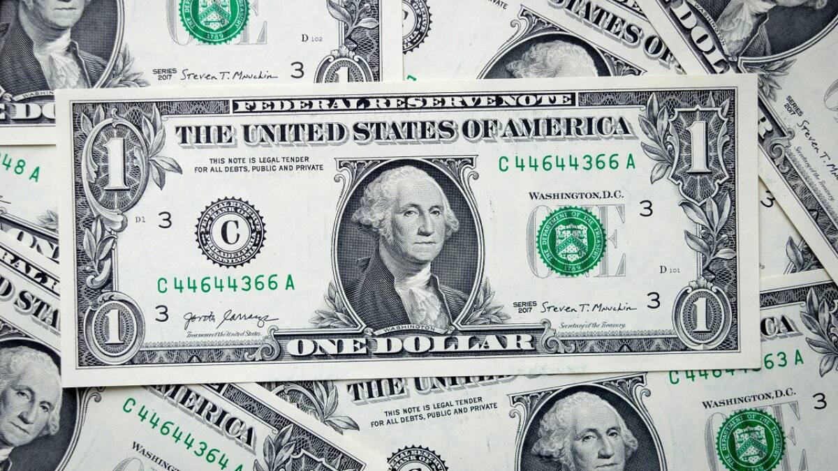Tras el apoyo de EEUU y las medidas cambiarias: el dólar oficial cerró en $1350, con una baja semanal de 10%