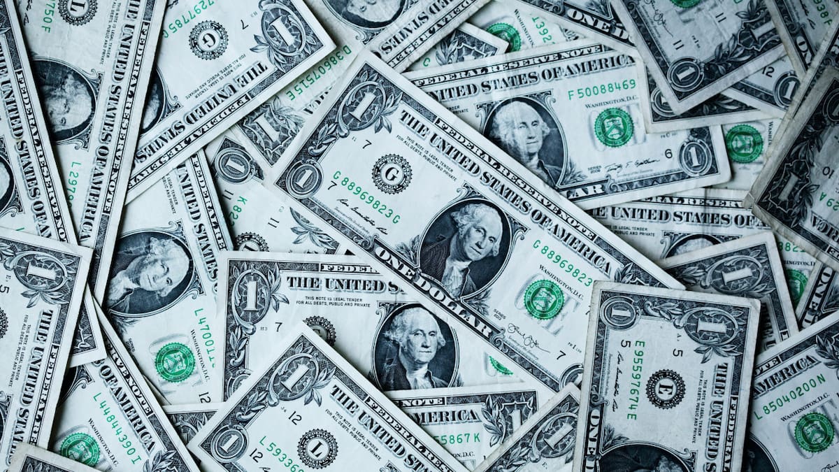 Dólar. Foto: Unsplash.