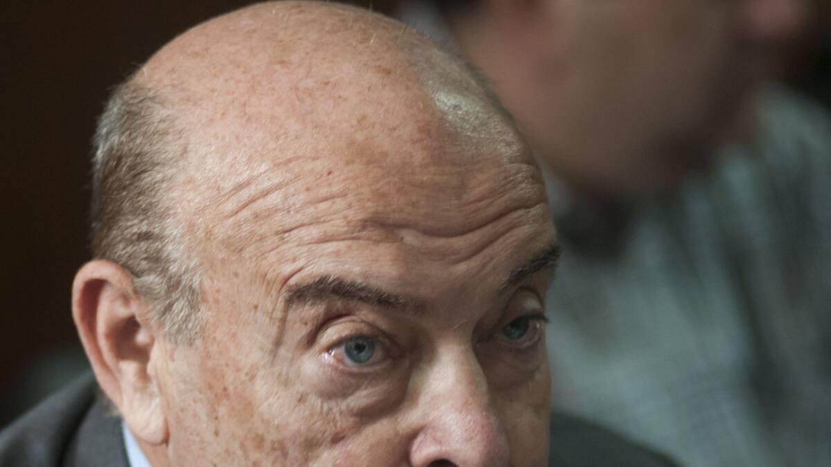 Cavallo aseguró que la inflación de febrero bajó más de lo previsto y pidió acelerar la devaluación