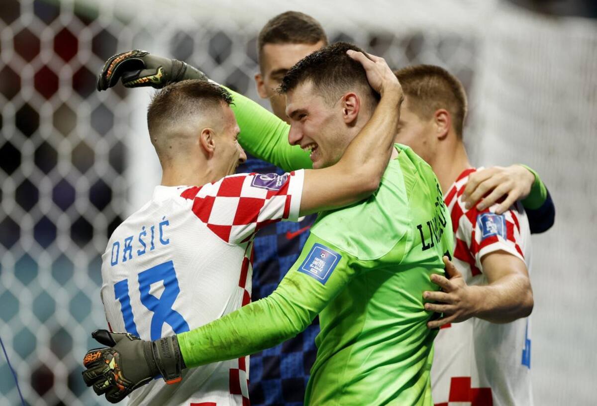 Dominik Livakovic, el arquero figura de Croacia ante Japón; Qatar 2022. Foto: Reuters.