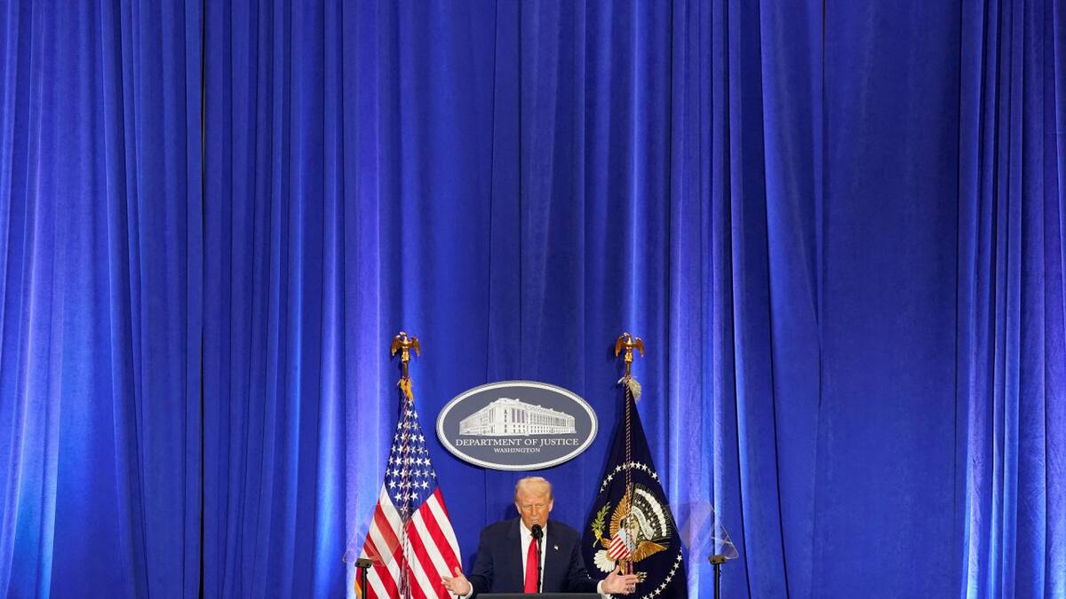 Donald Trump en el Departamento de Justicia de Estados Unidos. Foto: Reuters/Nathan Howard