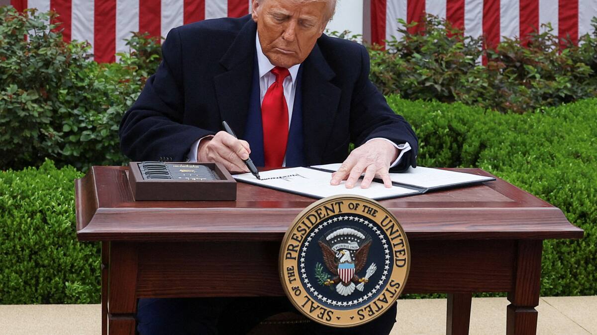 Donald Trump y su anuncio de los aranceles de Estados Unidos. Foto: Reuters/Carlos Barria.