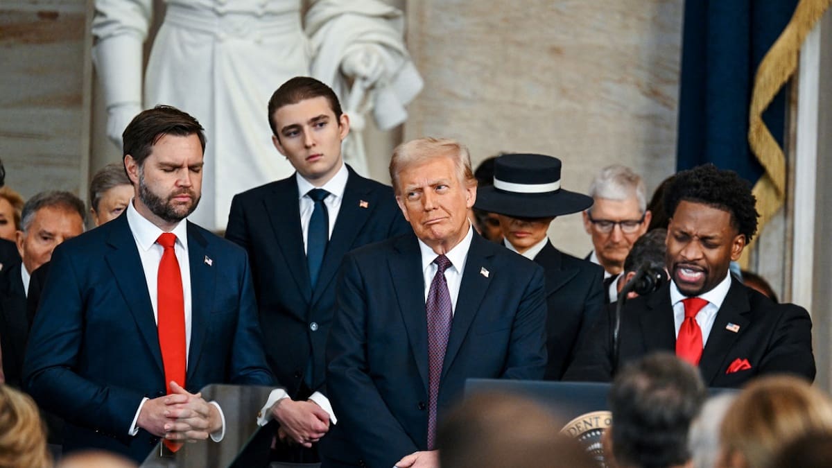 Donald Trump junto a su hijo Barron (izquierda). Foto: Reuters (Morry Gash)