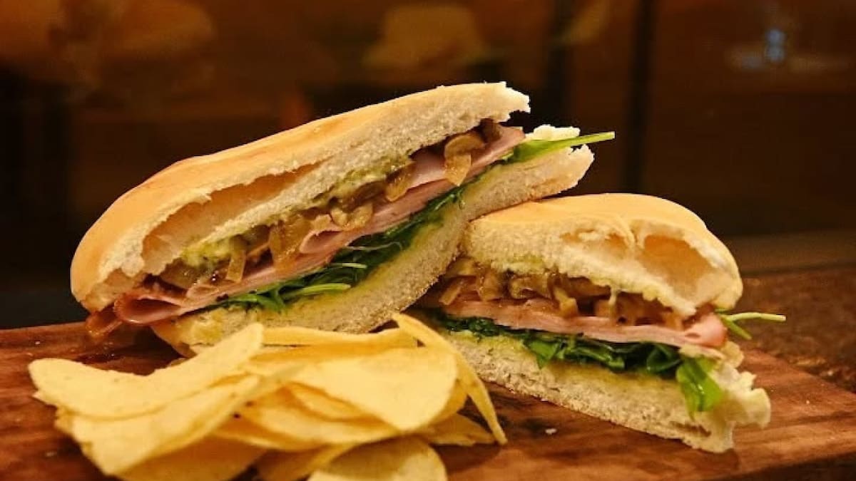 Dónde comer los mejores sándwiches de la ruta 2. Foto: Instagram @laperlalezama