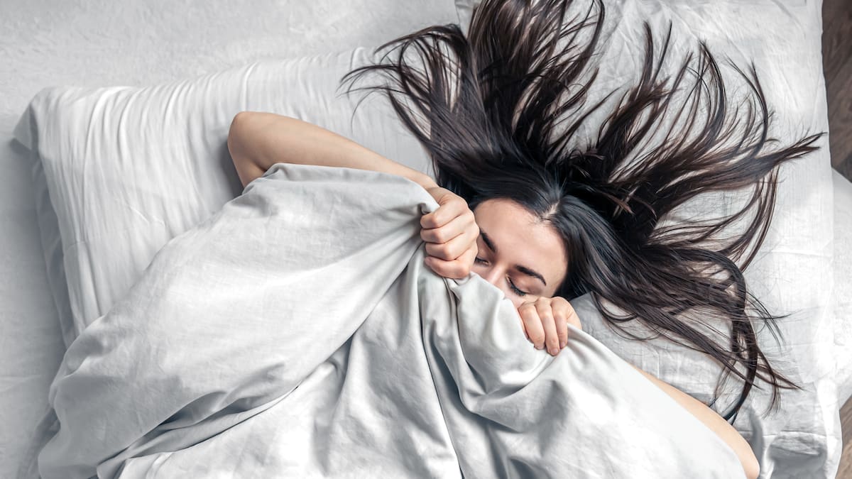Rutina de noche: paso a paso, cómo cuidar el pelo para un despertar saludable y libre de frizz