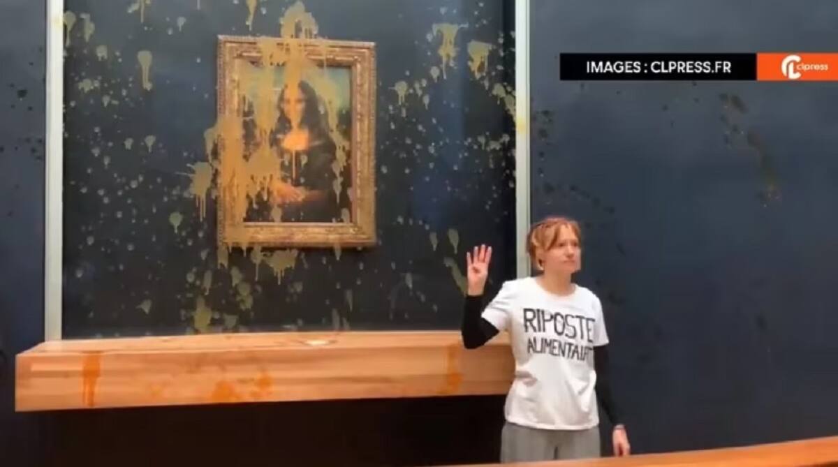 Dos activistas arrojaron sopa sobre “La Gioconda”. Foto: captura de pantalla.