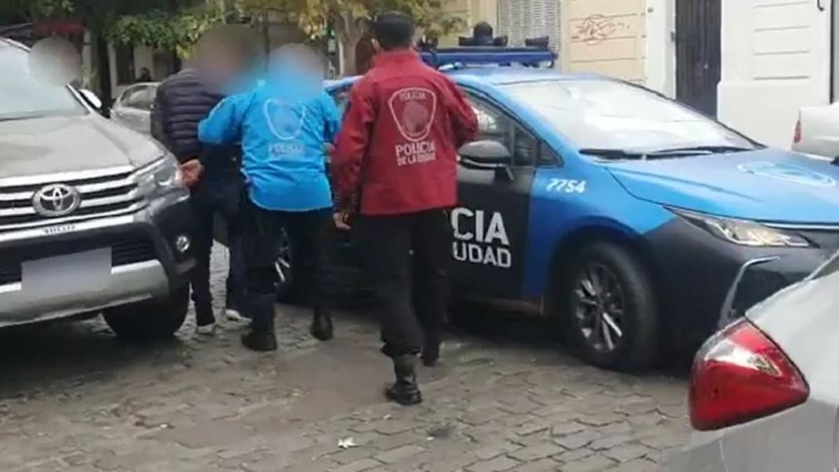 Dos delincuentes extranjeros detenidos, foto captura video Youtube CABA