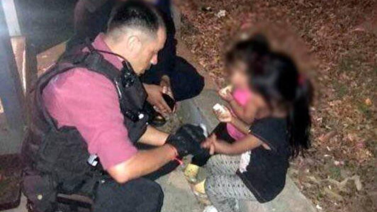 Dos niñas fueron abandonadas en la Avenida General Paz, detuvieron a los padres