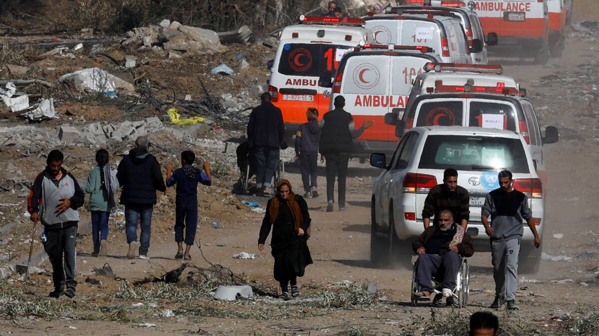 Durante la tregua: ambulancias se dirige hacia el norte de Gaza _Reuters