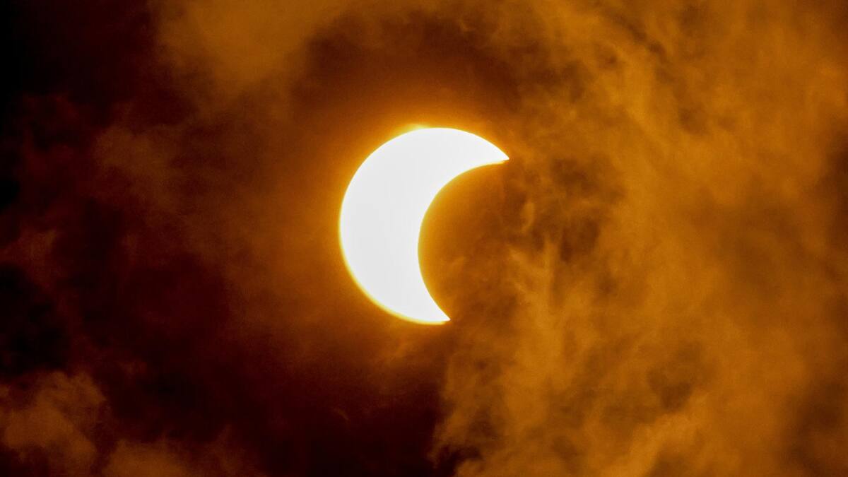 Eclipse solar anular desde Atlanta, Estados Unidos. Foto: EFE.