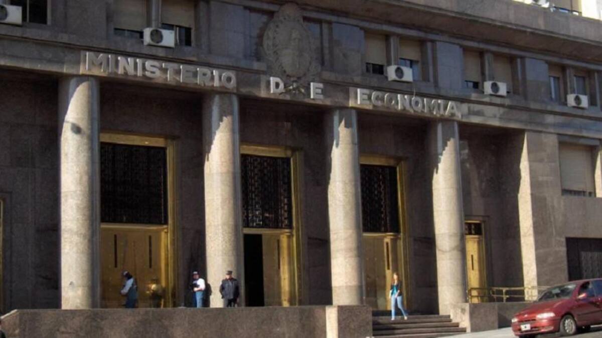 Edificio del Ministerio de Economía. Foto: NA