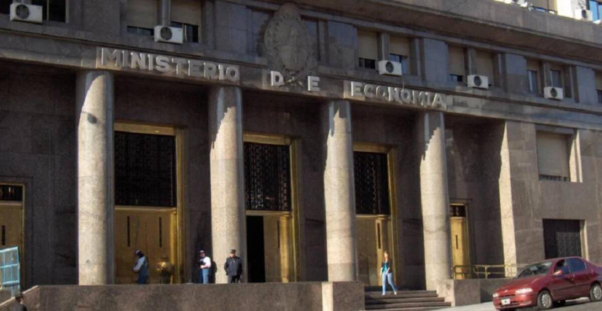 Edificio del Ministerio de Economía. Foto: NA