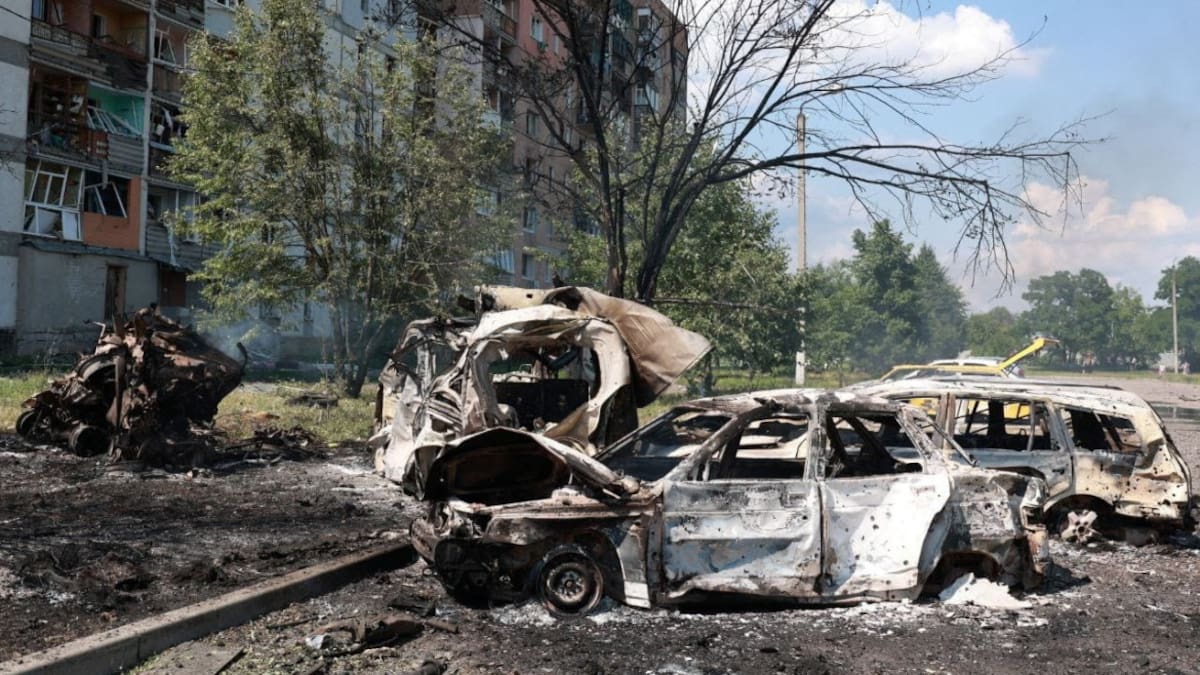 Destruicción en las callaes tras ataques rusos. Foto: NA.