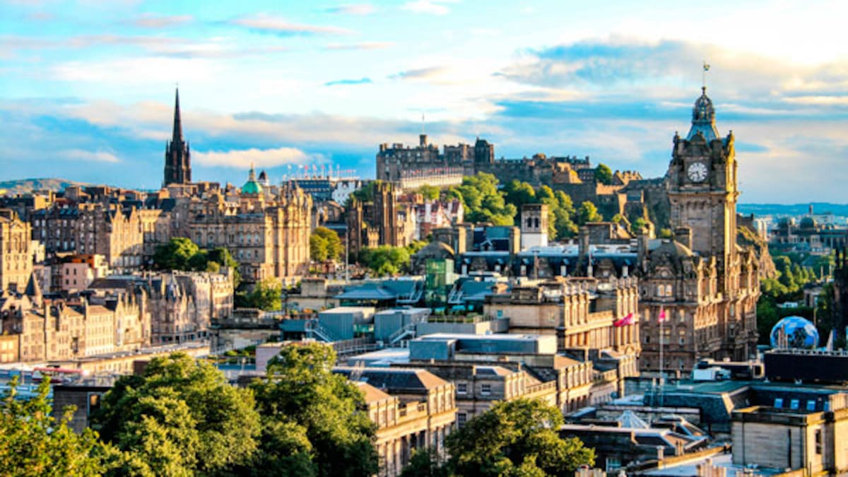 El polo opuesto a Nueva York y Hong Kong: la única ciudad del mundo sin rascacielos que es un verdadero viaje en el tiempo