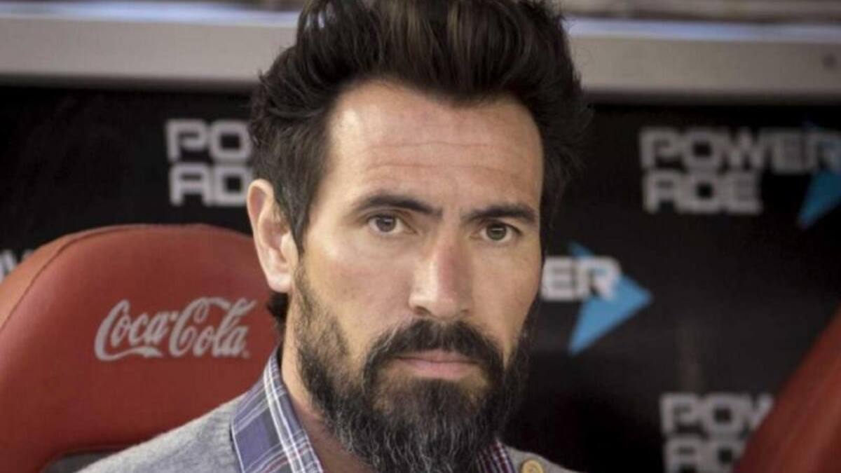 Eduardo Domínguez renunció como DT de Colón de Santa Fe