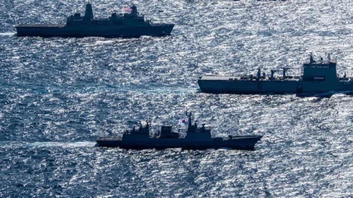 Ejercicios militares conjuntos en el mar de China Meridional.