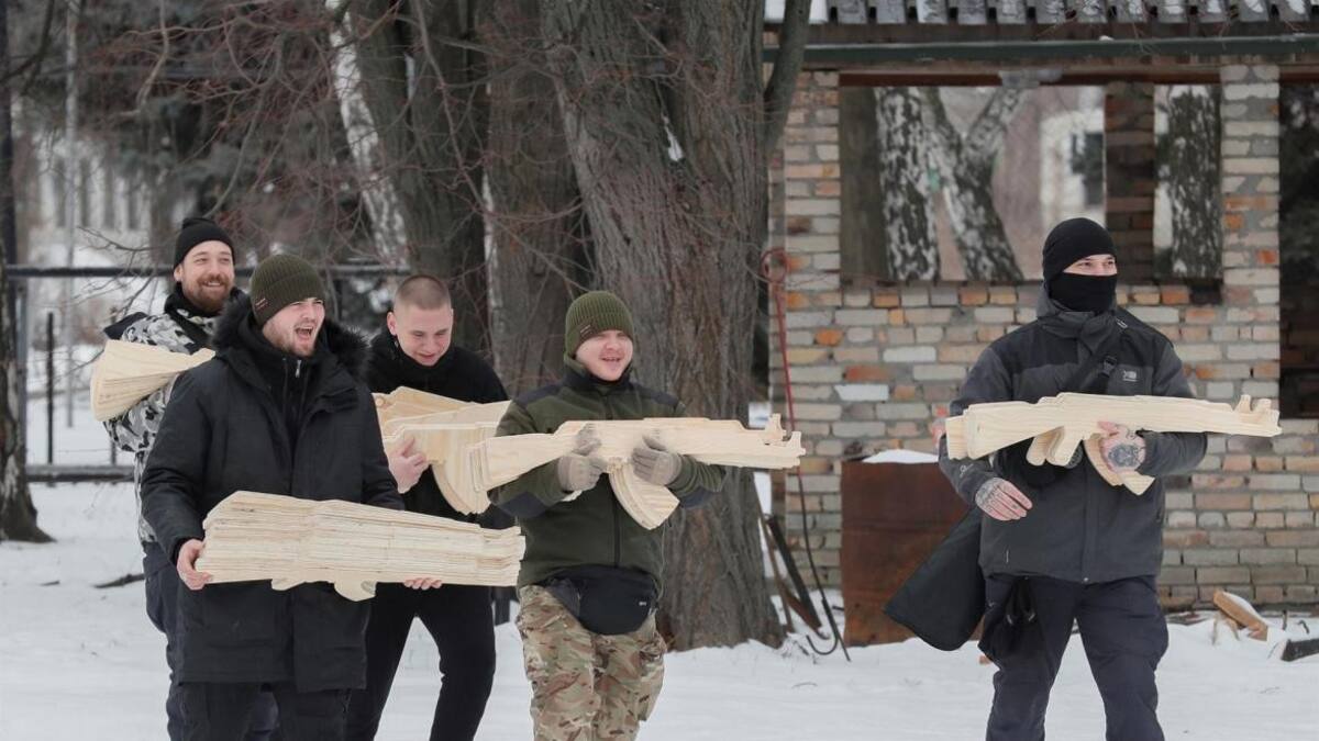 Ejercicios militares para civiles en Kiev, Ucrania. EFE