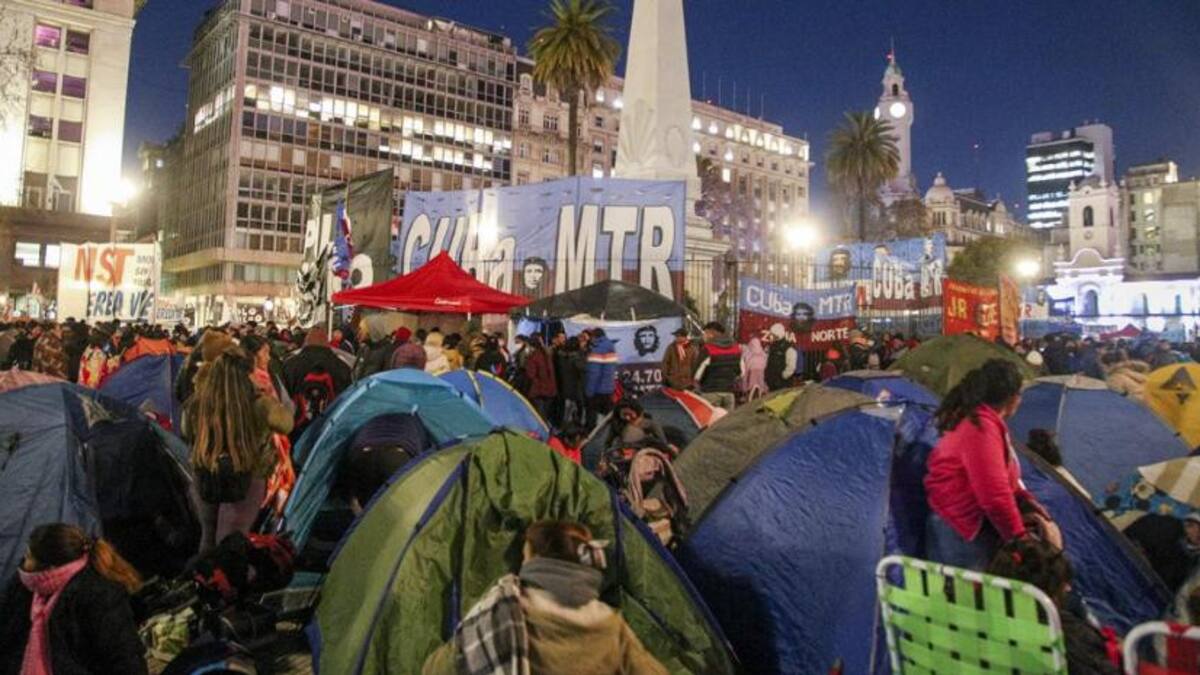 El acampe en Plaza de Mayo. Foto: NA.