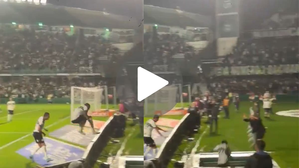 Insólito festejo: metió un gol, se cayó por las escaleras durante la celebración y se lo anularon por offside