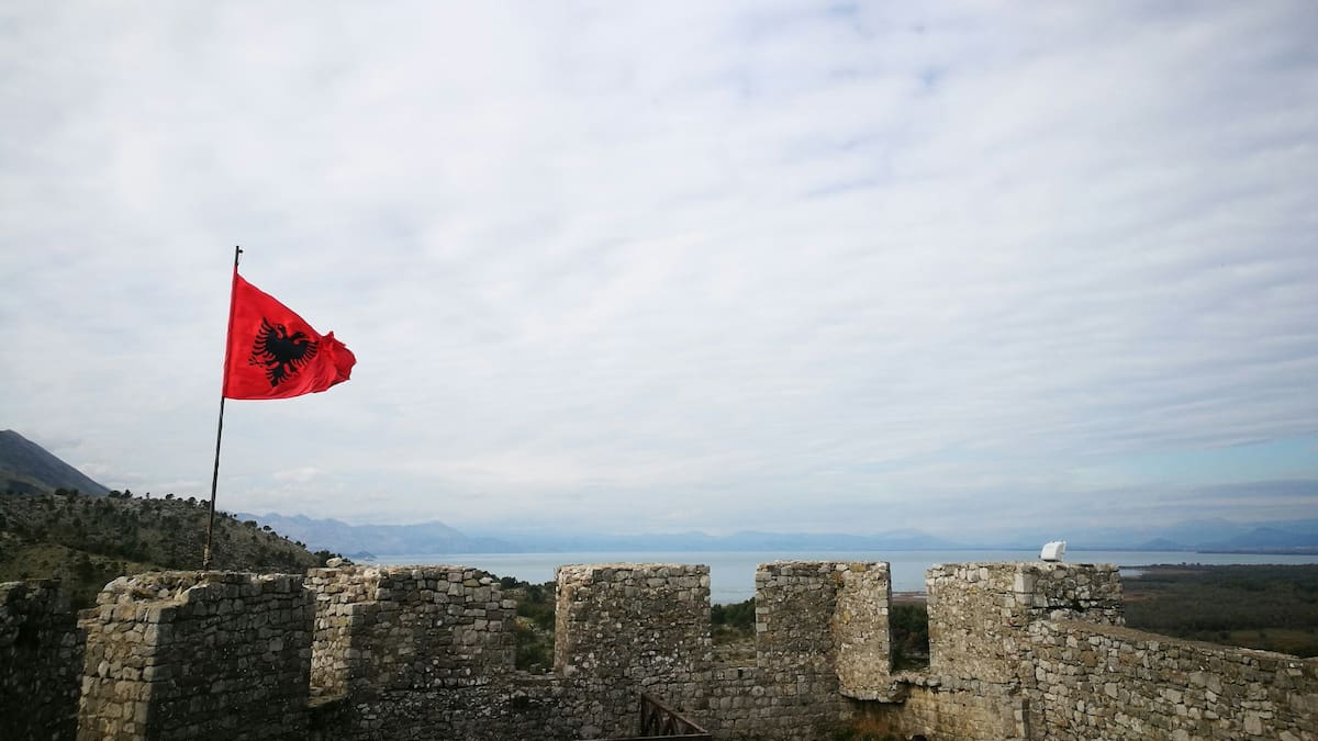 La impactante historia de Albania, marcada por el águila bicéfala como símbolo nacional