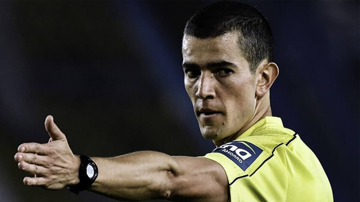 El árbitro Andrés Rojas, encargado de dirigir Argentina-Brasil. Foto: NA.