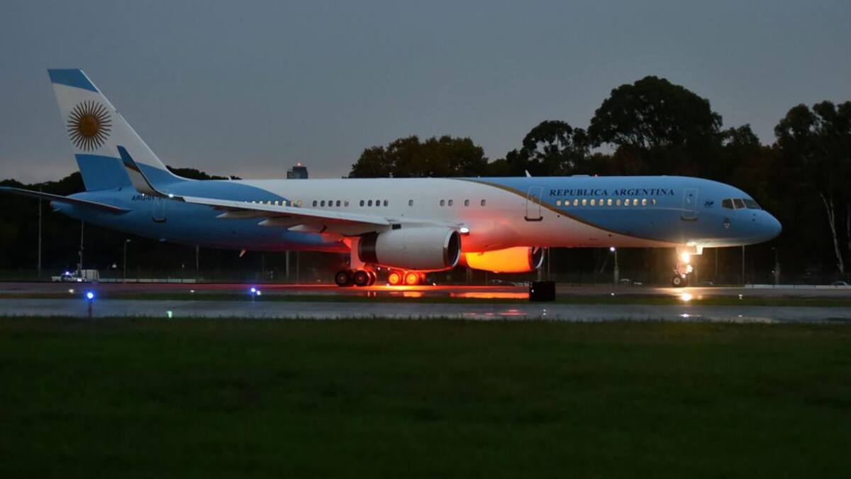 El avión presidencial ARG01 en el Aeroparque Jorge Newbery. Foto: NA.