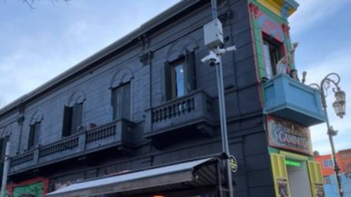 El barrio de La Boca apareció pintado de negro.