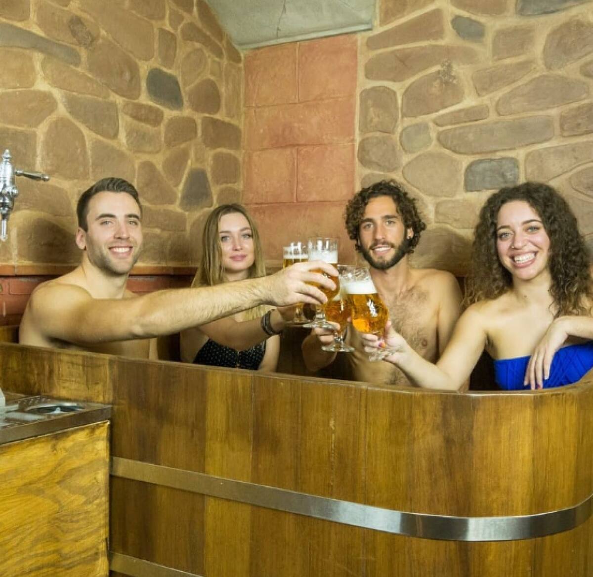 El "Beer Spa Alicante" donde se puede bañarse en cerveza. Foto: X.