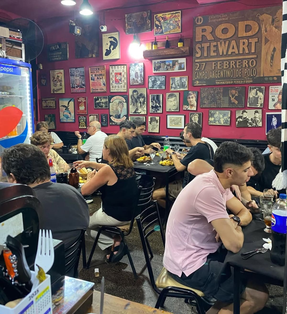 El bodegón aún conserva su alma de barrio. Foto: Instagram @la.cocina.de.batatas