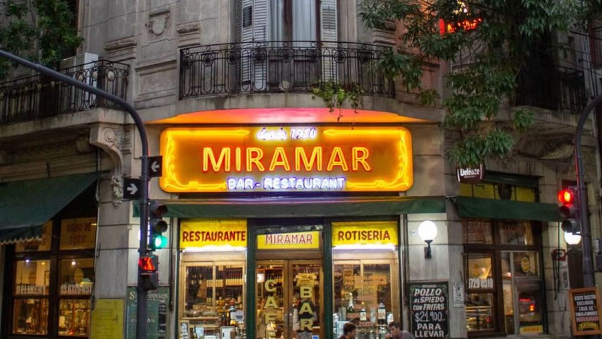 ¿Dónde comer la mejor picada de Buenos Aires?: el histórico bodegón con una cava de fiambres inigualable