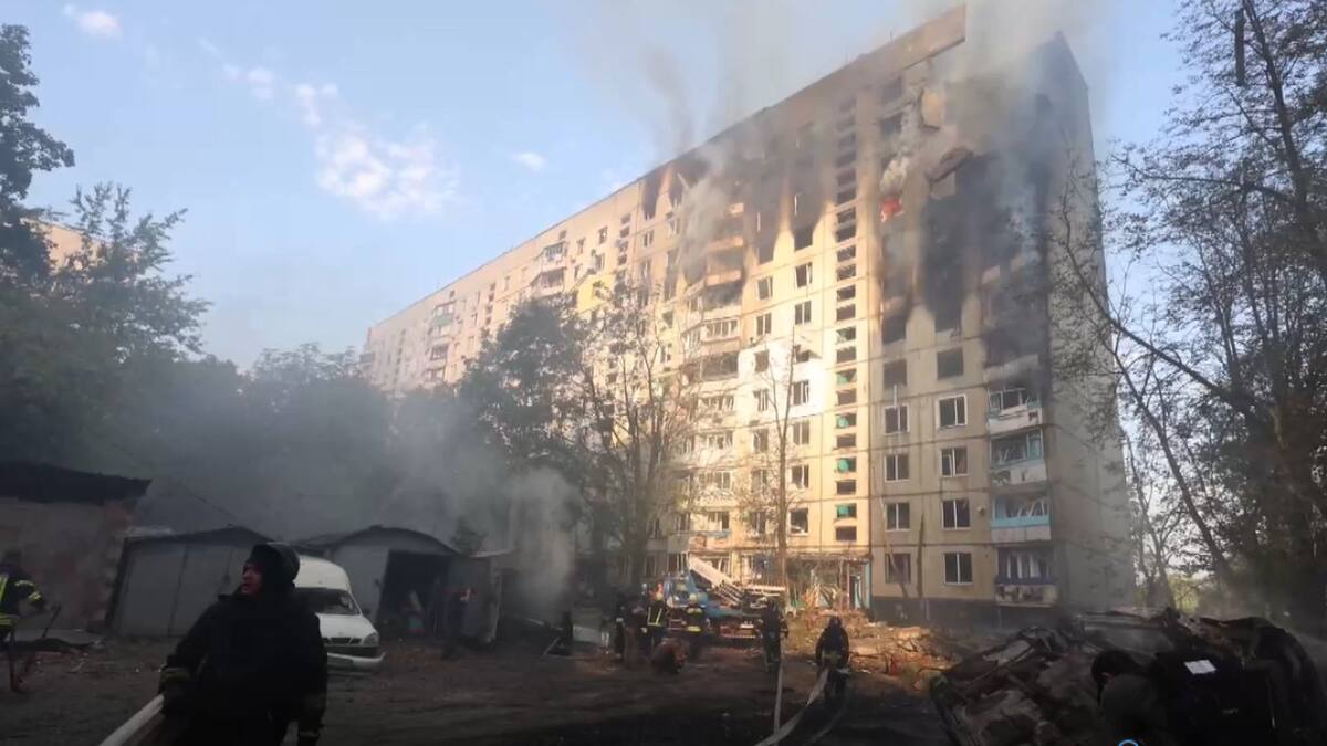 El bombardeo ruso en Járkov que mató a seis personas. Foto: Captura de video/EFE.