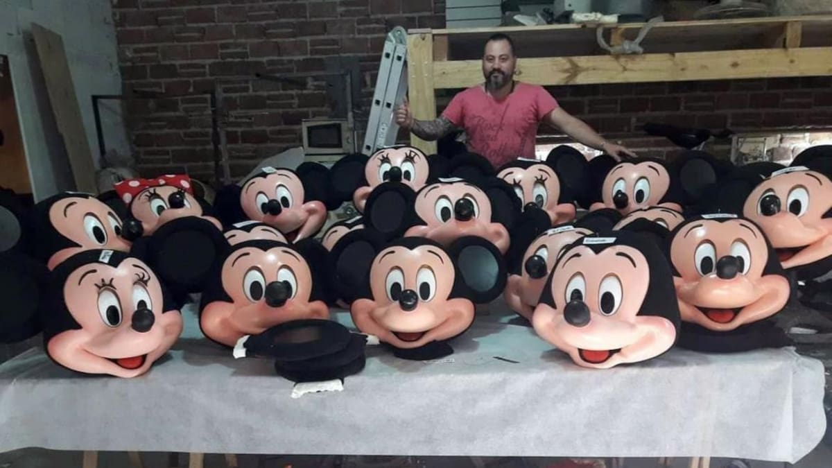 El cordobés que creó la máscara de Mickey más fea del mundo y ahora es un éxito