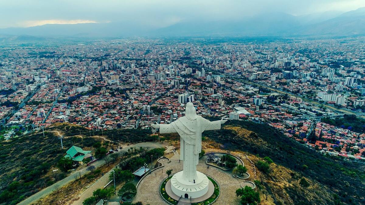 El Cristo más alto del mundo. Foto: Wikipedia.