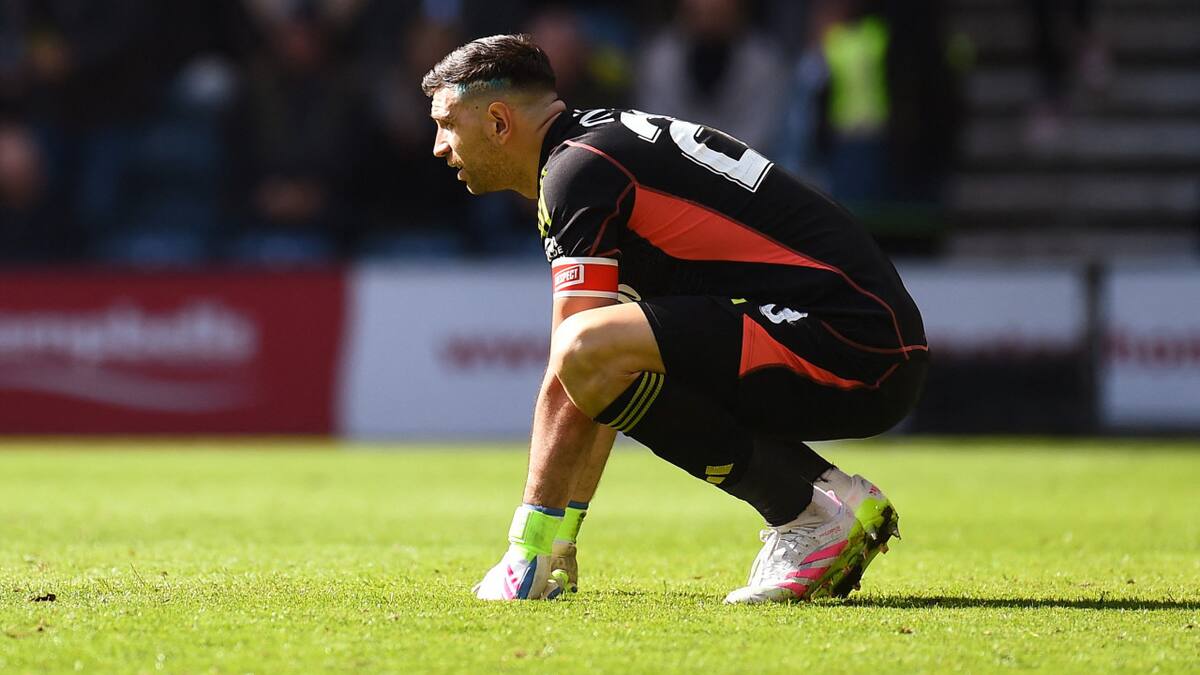 El Dibu Martínez jugará los cuartos de final con el Aston Villa. Foto: Reuters/Peter Powell