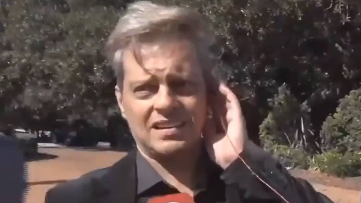 El doble de Luis Miguel fue a votar y se olvidó el DNI. Foto: captura.