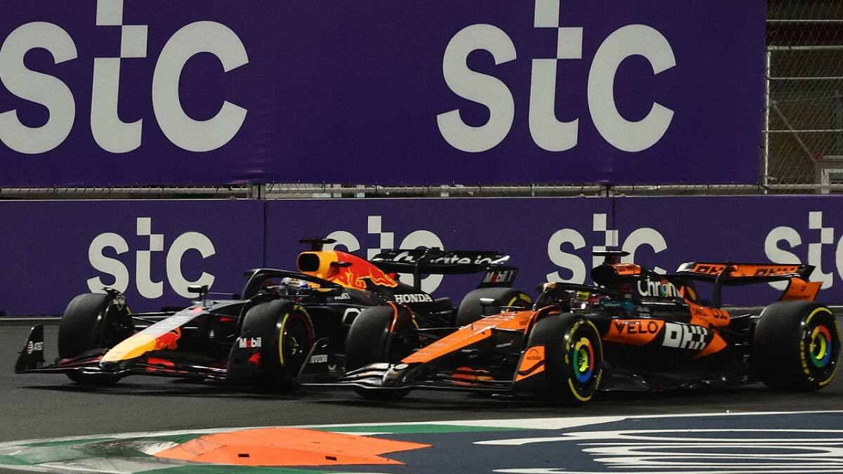 El duelo entre Max Verstappen y Oscar Piastri en el GP de Arabia Saudita. Foto: Reuters (Jakub Porzycki)