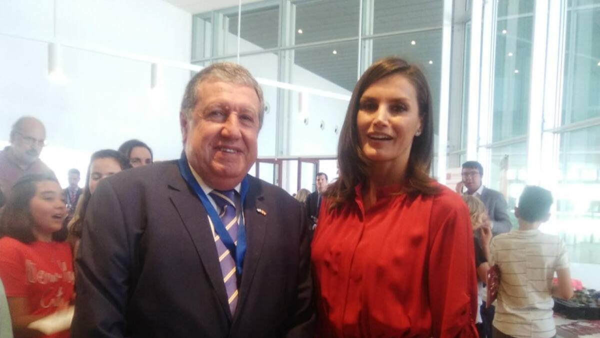 El Embajador argentino ante España, Federico Ramón Puerta junto a la Reina Doña Letizia