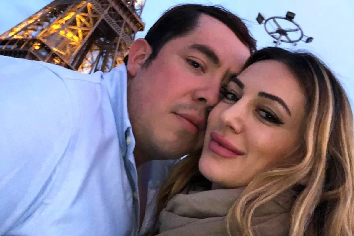 El estafador Raúl Batres y su novia.