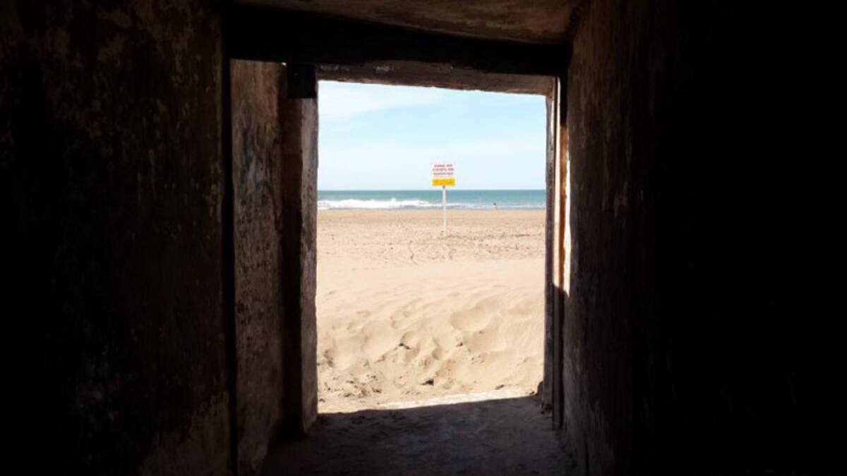 El único túnel submedanal a 600 kilómetros de CABA: 150 metros bajo la arena para llegar a un paraíso playero