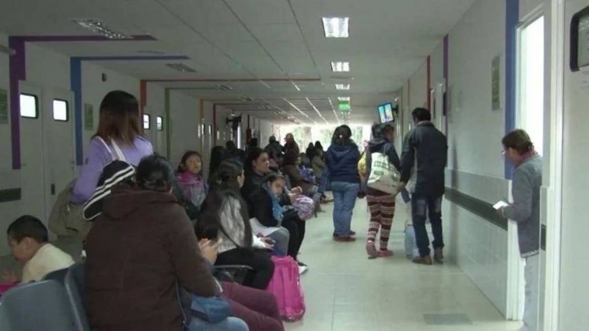 El Gobierno reglamentó la reforma migratoria y los extranjeros no residentes deberán pagar por la atención en hospitales nacionales