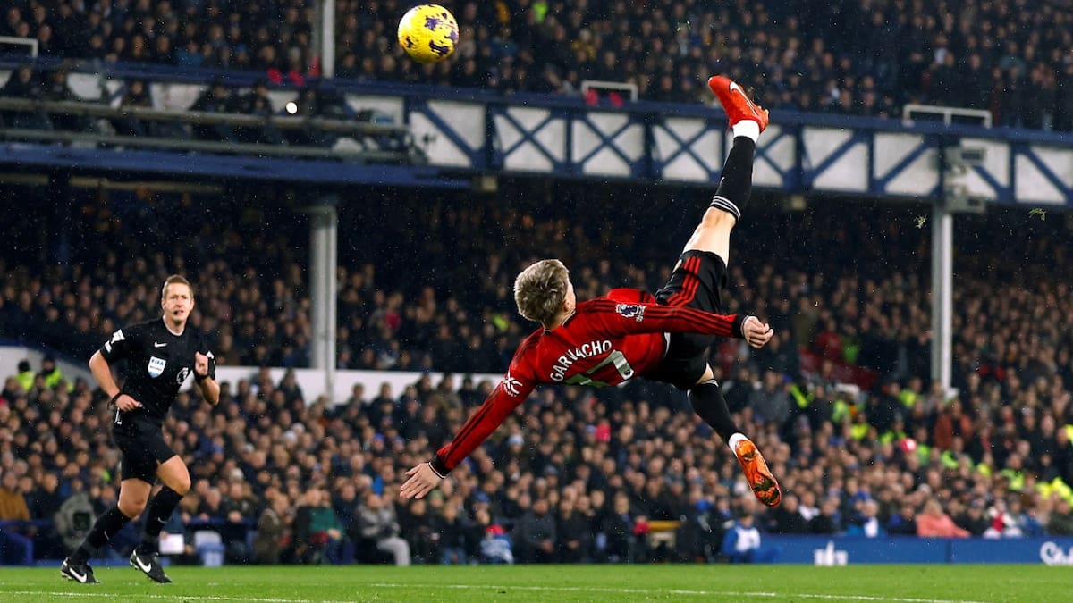 El golazo de Alejandro Garnacho a Everton. Foto: Reuters.